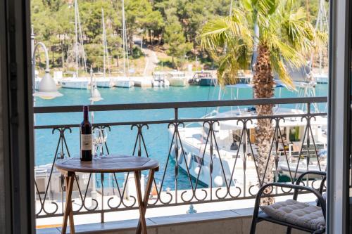 Foto Seafront Stone Home With King Beds, Garden And Balcony 5