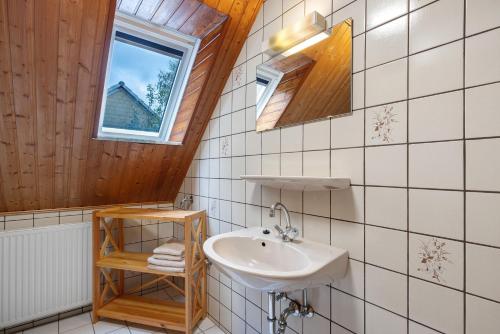 a bathroom with a sink and a window at Haus Stoldt in Meldorf