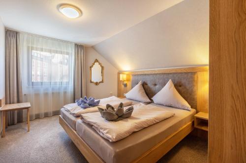 a bedroom with a large bed with flowers on it at Appartmenthaus Felicitas in Willingen