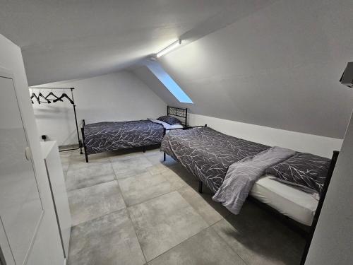 a bedroom with two beds in a room at Neubau Ferienwohnung mit Balkon in Gronau