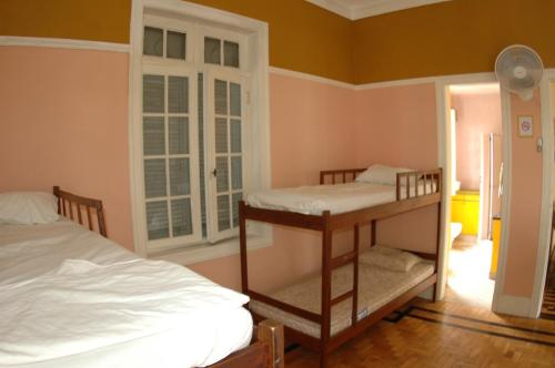 a bedroom with two bunk beds and a window at Reisnger Hostel in Rio de Janeiro