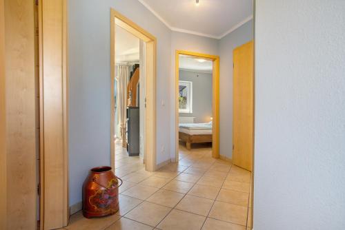 a hallway with a door leading to a bedroom at Haus Janni in Freest