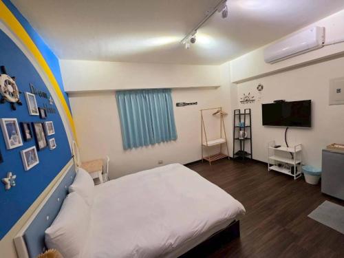 a hospital room with a bed and a tv at 暖かさ城宿 in Taichung