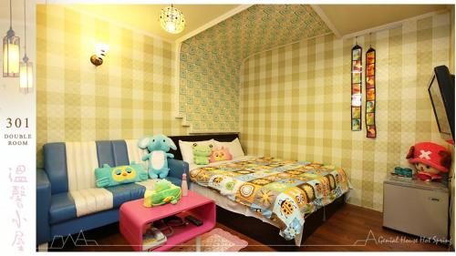 เตียงในห้องที่ Genial House