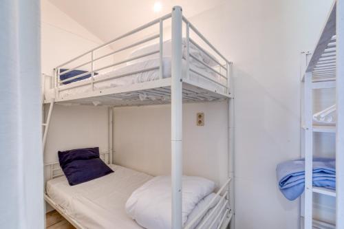 a bunk bed in a room with two bunk beds at Mas des Cypres - Mazet 7 in Saintes-Maries-de-la-Mer