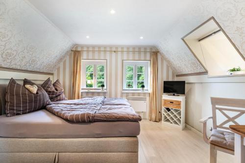 a bedroom with a bed and a tv and windows at My Little Rose Cottage in Dörpling