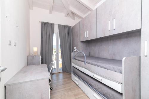 a hospital room with a bed and a desk at Attico con vista mare a Budoni in Budoni