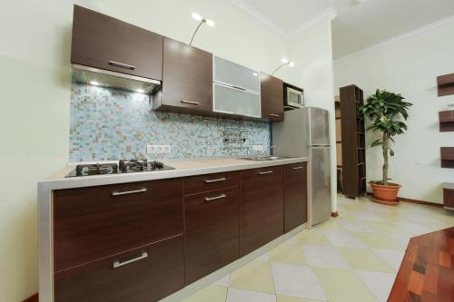 
Кухня или мини-кухня в hth24 apartments on Marata 14
