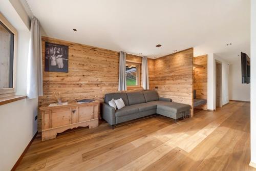 a living room with a couch and wooden walls at Oberhaushof in Santa Valpurga