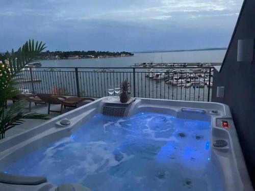 Sunset Penthouse with Jacuzzi & Seaview