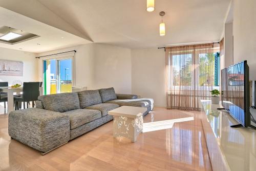 Oscar apartments with shared pool