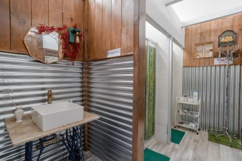 a bathroom with a sink and a mirror at Casa Encarnacion in Granada
