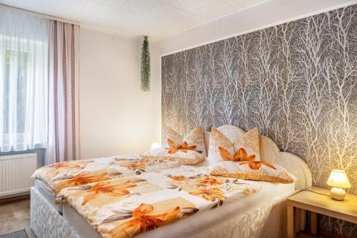 a bedroom with a bed with flowers on it at Ferienwohnungen Alt in Naumburg