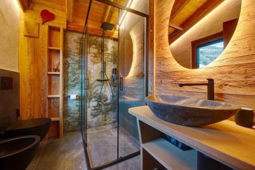 a bathroom with a sink and a glass shower at Antirouille Casa Vacanze in Aymavilles
