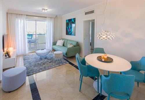 Fabulous first line beach apartment