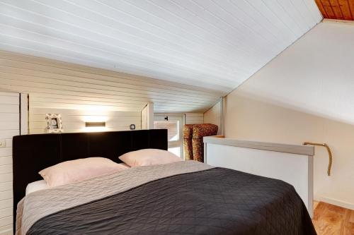 a bedroom with a large bed in a attic at Schwarzwaldtraum in Sasbachwalden