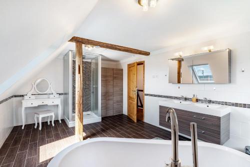a bathroom with a sink and a bath tub at Ferienhaus St Georg Stube in Grömbach