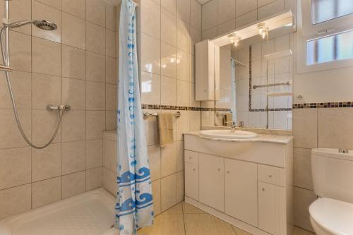 a bathroom with a shower and a toilet and a sink at Casa Marron in Costa Calma