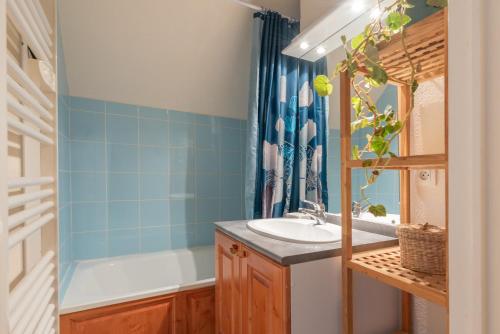 a bathroom with a sink and a bath tub at Gite Clarabide in Loudenvielle