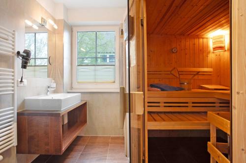 a bathroom with a sink and a bunk bed at Ferienhaus Seepferdchen in Dranske