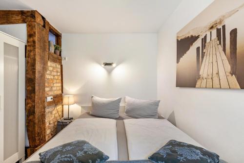 a bedroom with a bed and a picture on the wall at Wohnung 1 in Wallhausen