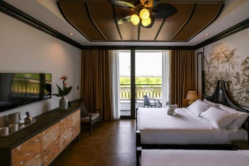 a bedroom with two beds and a large window at Cao Boutique Hotel in Thôn Trường Giang