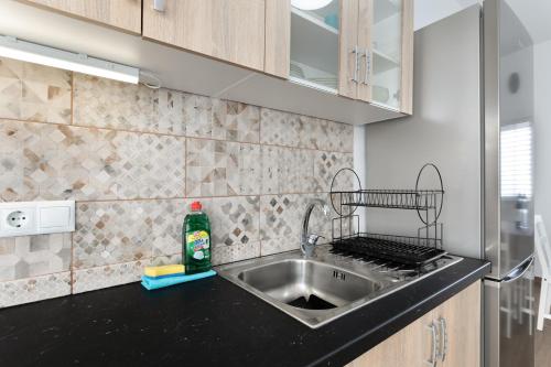 a kitchen with a sink and a counter top at Casa Otilia in Arafo