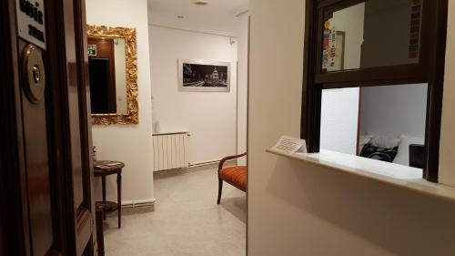 Foto dalla galleria di Hostal Rofer a Madrid