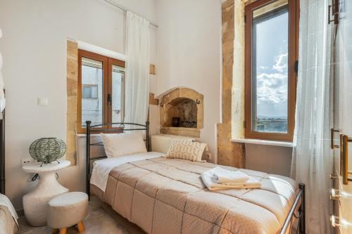 a bedroom with a bed and a window at Palailimnos in Palaiólimnos