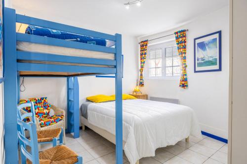 a bedroom with a bunk bed and a blue bunk bed at Maison vacances La Terrière in La Tranche-sur-Mer