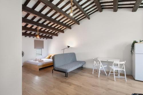 a living room with a chair and a table at Portblanc Front in Arenys de Mar