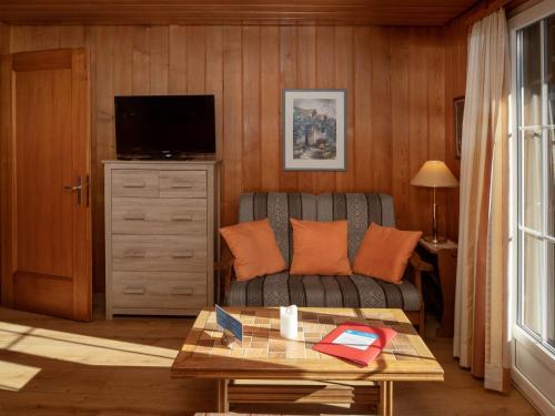 Apartment Chalet Spassvogel by Interhome