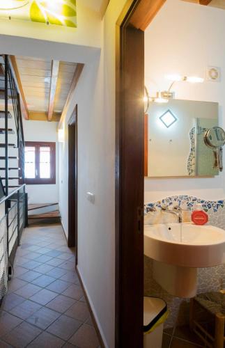 a bathroom with a sink and a mirror at Sa Caseta in Felanitx