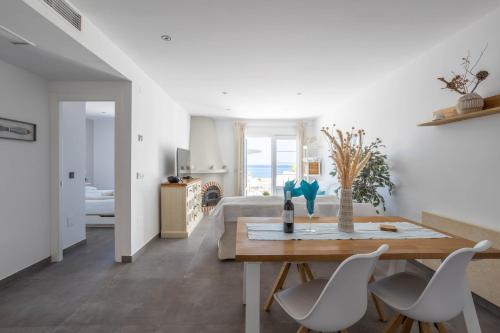 Wonderful house just above the Sea