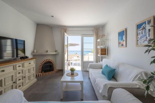 Wonderful house just above the Sea