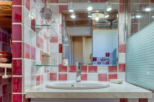 a bathroom with a sink and a mirror at Petite Suite Douillette - Suite in Saint-Pargoire