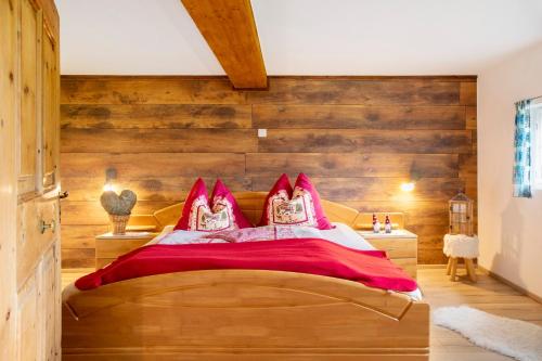 a bedroom with a wooden wall and a large bed at Oberlehen Hof in Rohrberg