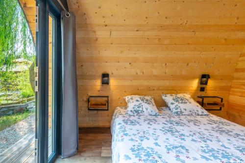 a bedroom with a bed and a window at Pod insolite nature - vue verdure in Touët-sur-Var