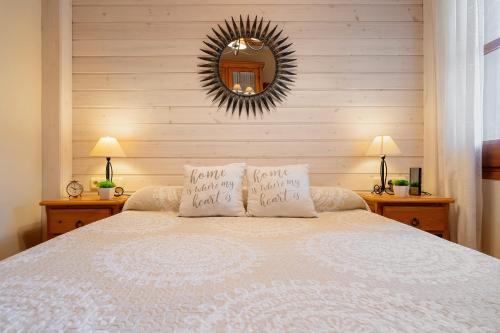 a bedroom with a bed with two pillows and a mirror at la casita in Las Pesas