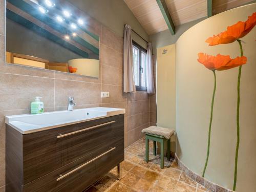 a bathroom with a sink and a mirror at Sa Barraca in Santanyi