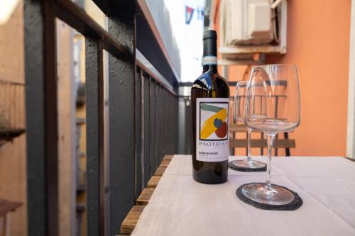 Tofa7 - Balcony on Toledo - Heart of Naples