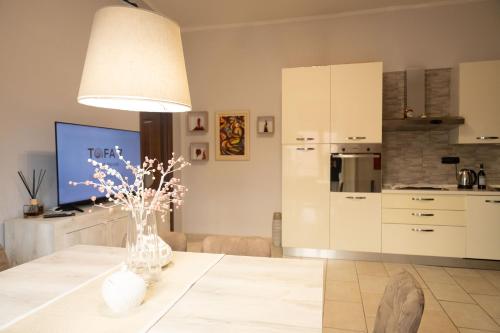Tofa7 - Balcony on Toledo - Heart of Naples