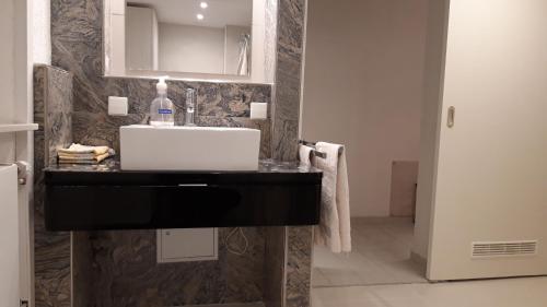 a bathroom with a sink and a counter top at Gästezimmer Jülich mit Küche in Weil am Rhein