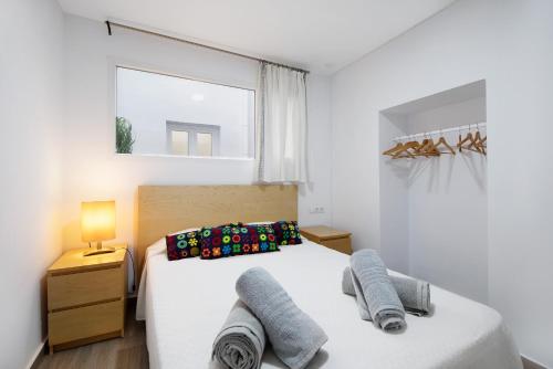 a bedroom with a bed with two towels on it at Piso con Encanto 2 in Cádiz