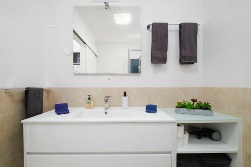 Cloud 9 - Comfy apartment by the beach