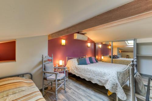 a bedroom with two beds and a mirror at Villa Angelo - Lavande in Saint-Thibéry