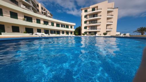 Sunny Ocean View Apartment