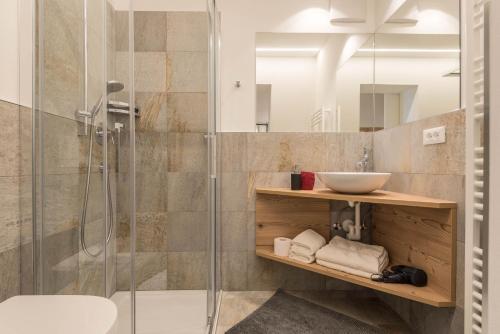 a bathroom with a shower and a sink at Haus Lohengrin Ferienwohnung 2 in Siusi