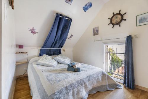 a bedroom with a bed and a clock on the wall at Maison Kaoz Korriganez in La Boussac