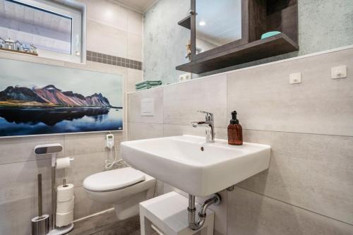 a bathroom with a sink and a toilet at Auszeit Nr 18 in Zempin